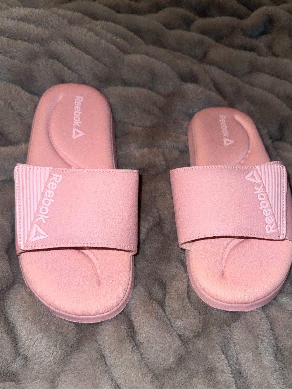 New Reebok Light Pink Slide Sandals, pool shoes, sz 8